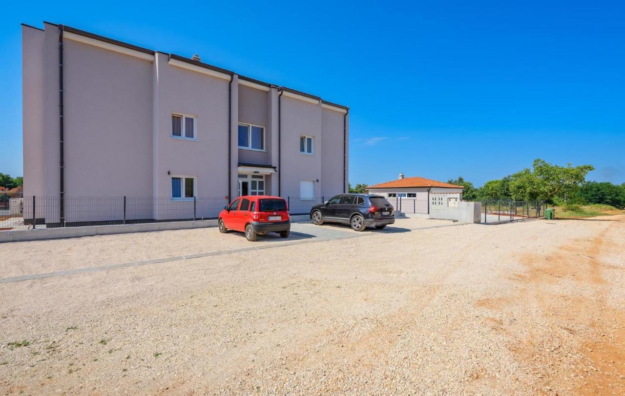 Apartmani Lucija Пореч Екстериор снимка