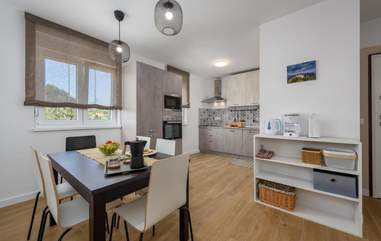 Apartmani Lucija Пореч Екстериор снимка