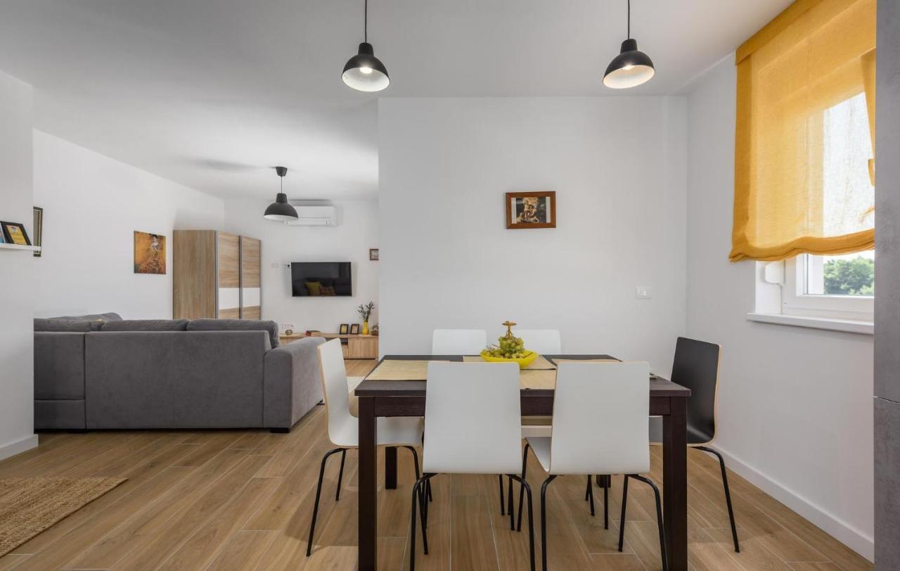 Apartmani Lucija Пореч Екстериор снимка